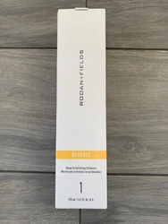 The perfect start to your skin care routine for brighter skin, this cleanser buffs and micro-refinishes the skin’s...