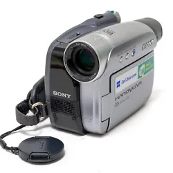 Sony DCR-HC27. câbles audio/vidéo pour connexion TV. sac de transport.