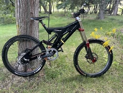 Intense M1 downhill mountain bike Has some scratches but in great shape Hayes disc brakes. Rocks shock forkAvalanche...