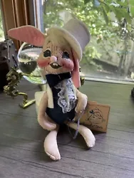 This vintage Annalee Doll features a 7