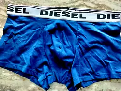 95% cotton and 5% elastane.
