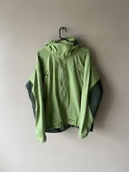 Patagonia Mens Green Full Zipped Pockets Long Sleeve Hooded Rain Jacket Large.