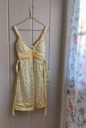 Pastel Yellow Polka Dot Dress Mesh Satin Silver Glitter Juniors Small.  Some pilling on the straps. Ties around back...