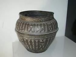 Ancien vase oriental. Old oriental vase.