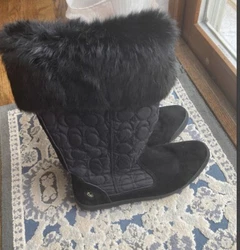 COACH BLACK QUILTED EMBROIDERED SUEDE AND FUR TRIMMED BOOTS SIZE 8 Ret $298. BRAND: COACHMADE OF BLACK SUEDE LEATHER...