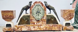 Pendule Garniture Cheminée Bronze art déco signée Irenee Rochard sur chaque oiseauCadran en nacre, oiseaux en bronze...
