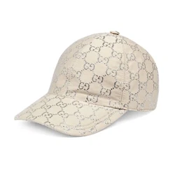 A sparkling version of the Houses emblematic monogram animates this baseball hat in white and silver GG lamé. First...