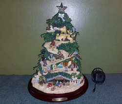Thomas Kinkade Hawthorne Village GLORY TO THE NEWBORN KING Musical Condition is reflected in photos, couple broken...