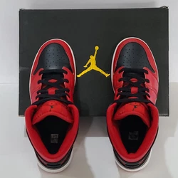 Nike Air Jordan 1 Mid (GS) Gym Red Black-White 554725-660 GS Size 7Y/W8.5.  Excellent used condition youth...