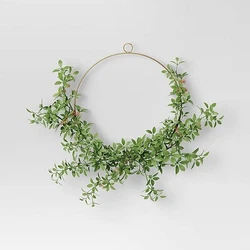 •Wreath of faux berries and leaves •Lightweight construction •Comes with top loop •Suitable for indoor use ...