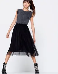Pull & Bear Midi Tulle Skirt in Black. Size Small. Tuck a fun graphic tee in and throw on a leather jacket to give the...