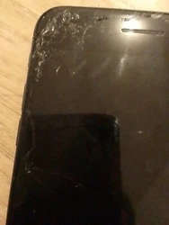 Iphone 8 Plus 64 Go. Écran fissuré gauche et droite et derniers mai marché tre bien batterie 80%