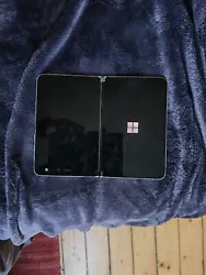Bonjour,  Je vends le Surface Duo 1 dans sa boîte dorigine avec tous les accessoires.  Couleur : blanc Capacité de...