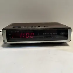 Vintage LLOYDS Model # J202B AM/FM Digital Alarm CLOCK Radio Electric Works. Condition is Used. Shipped with USPS...