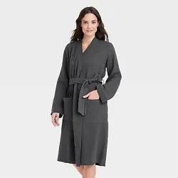 •Cotton gauze robe •Midweight fabric •Matching inner tie •Functional patch pocket •Relaxed fit  Description ...