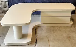 MCM vintage curved boomerang peninsula style formica veneer coffee accent table. This is one of a kind! Color is cream...