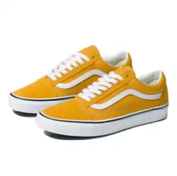 Its old school or no school with the classic SoCal vibes of the Vans® Old Skool™ skateboard shoes! Show them on what...