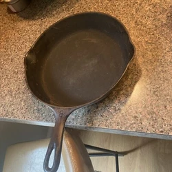 Vintage Wagner Ware 0 Sidney # 8 Cast Iron Skillet 1058. Signs of age wear and could use some cleaning. Some wobble but...