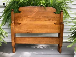 ETHAN ALLEN. BELIEVING IT TO BE BY ETHAN ALLEN NO MAKERS MARK ON IT. HEAD & FOOT BOARDS ONLY.