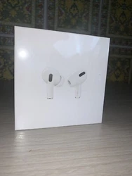 airpods pro.