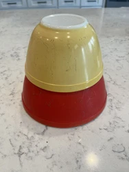 Vintage Pyrex Nesting Mixing Bowls Primary Unmarked Red And 401 Yellow BN. Comes as shown in photos