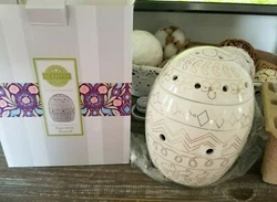 Its a beautiful white and gold but you can also color it and decorate it with markers (not included). (Not Included)...