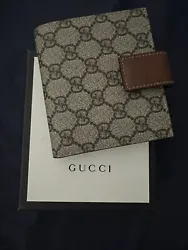 Gucci Womens Tan/Beige GG Supreme Coated French Flap Wallet. Rare / vintage wallet. This wallet is pre owned and is in...