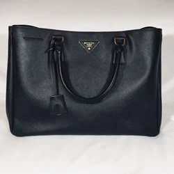 Prada Saffiano Galleria tote bag. Rich black leather. In excellent condition.
