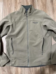 Warm Patagonia soft shell jacket in great condition!