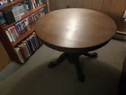 Round Table, expandable (No Leaf). pedestal table with 4 feet.