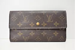 Portefeuille INTERNATIONAL Louis Vuitton, en toile monogram. Composition : toile enduite monogram. Largeur : 2 cm....