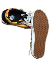A padded collar adds extra support and comfort, and a reinforced toe box ensures long lasting durability.