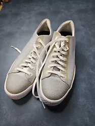These Converse CTAS OX 157201C Gray Casual Shoes Sneakers are perfect for any sports enthusiast. The lace-up closure...