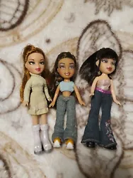 This lot has 3 vintage [2002] mini bratz fashion dolls. All 3 dolls have a complete outfit with shoes!!!! Dolls are in...