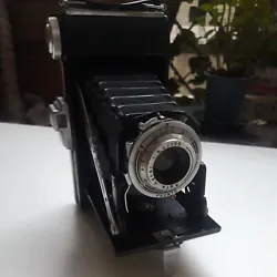 Agfa Billy Agnar 6.3 105mm.  Shutter & speed seems works timer work no rolls were tried.  Sale in this condition, no...