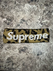 This Supreme New Era Big Logo Headband (FW18) in Leopard print is the perfect addition to your streetwear collection....