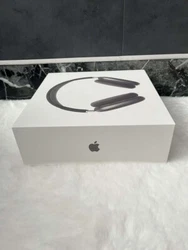 Ces AirPods Max génération dApple sont en excellent état et sont livrés avec tous les accessoires inclus (cable...