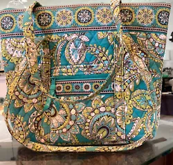 Lovely Vera Bradley large tote. Inside has 6 pockets. Included is a matching eyeglass zippered case. Very pretty...