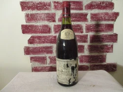 1 Bouteille de Vin de Bourgogne Couvent des Jacquobins Louis Jadot 1983. Niveau et étiquettes voir photos.