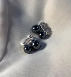 carolee jewelry earings clip on blue gray faux pearls. Shipped with USPS First Class.