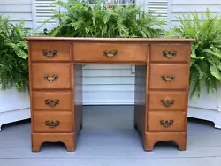 ETHAN ALLEN. BELIEVING IT TO BE BY ETHAN ALLEN NO MAKERS MARK ON IT. PARTNER STUDENT WRITING CENTER KNEE HOLE DESK....
