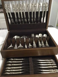 VINTAGE ONEIDA BAROQUE ROSE SILVERWARE SET. 1881 Rogers Ltd Oneida 81 piece silver plated Baroque Rose pattern set with...