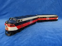 Each locomotive is equipped with an engine => 2 Motors. Old miniature locomotives - Nice model & Of Quality ! To repair...