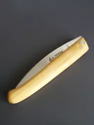 Manche en buis. Couteau fermé 12.5 cm ouvert 21 cm.
