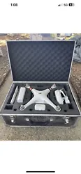 The DJI Phantom 3 Professional drone has a maximum weight of 1.0000 and is barely used. Perfect for photography...