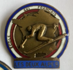 ancien insigne Émaillé École de ski français ESF Station les Deux Alpes - Augis.
