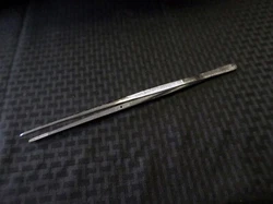 Good used condition. The stability bar is missing. Flat rounded grip tip area. Serrated grip 1