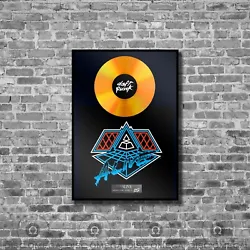 Disque Dor Daft Punk Alive  Décorez vos murs avec cette récompense discographique.  Dimension: 29.7 cm x 21 cm  📀...