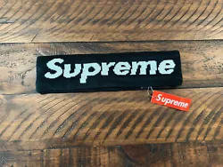 This Supreme New Era Big Logo Headband in Black is a must-have for any fan of the brand!Featuring the iconic Supreme...