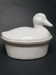 Vtg California Pottery S697-43 Large Duck Lid Casserole/Soup Tureen/Roaster 2.5qt. Preowned in excellent condition....